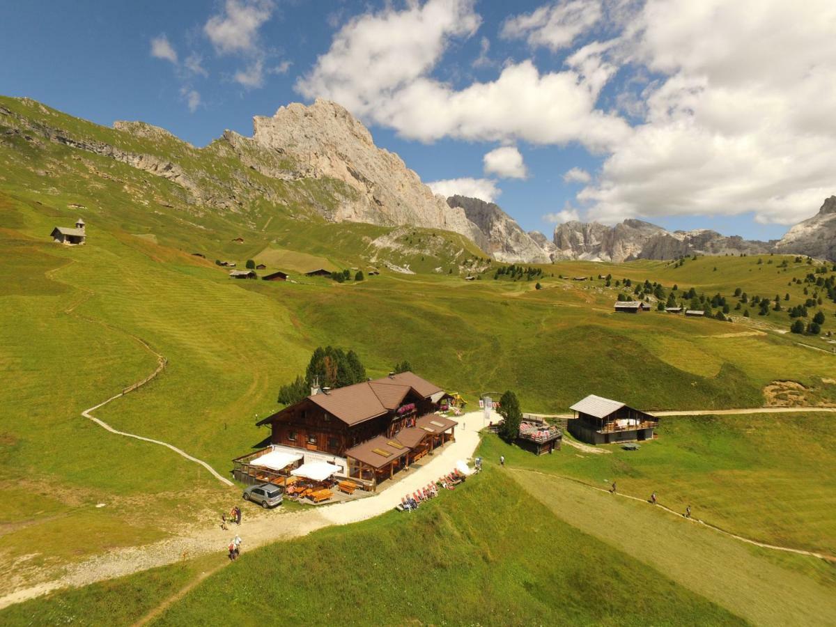 Rifugio Fermeda Hutte Hostal Santa Cristina Val Gardena Exterior foto
